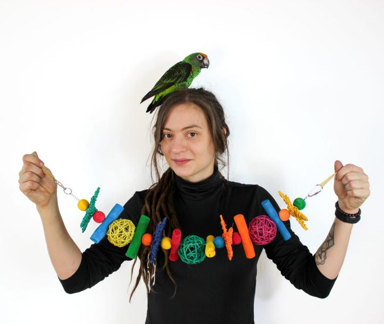 Wesoła Girlanda - Zabawka dla średnich i małych papug od ParrotPlanet.pl
