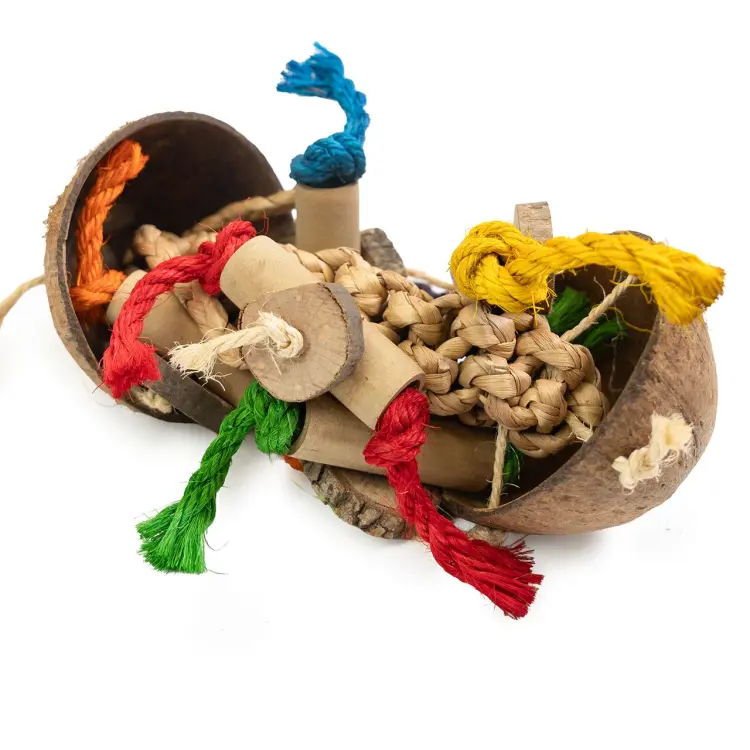 Coco Stack – jouet suspendu en noix de coco et bois pour perroquets 13 × 40 cm  ParrotPlanet